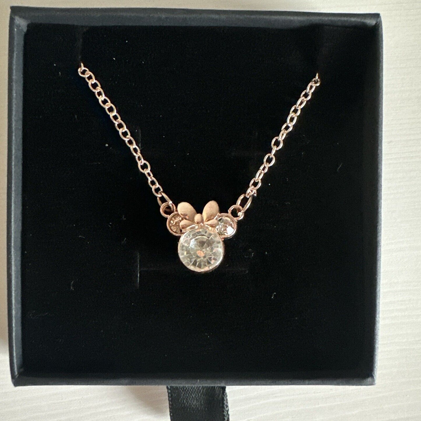 Collier Minnie Mouse avec boîte